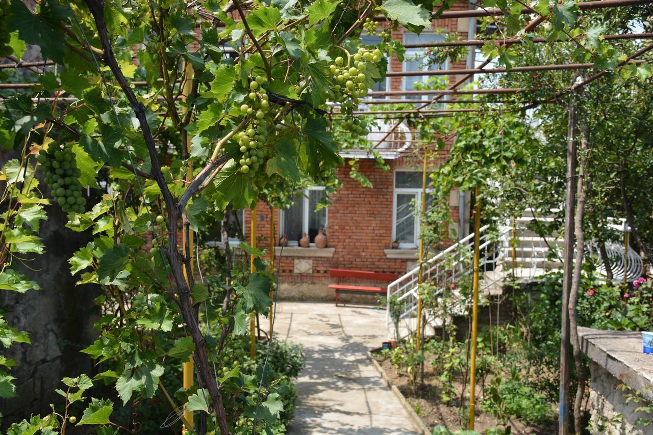 Friends House Hotel คูทายสิ ภายนอก รูปภาพ