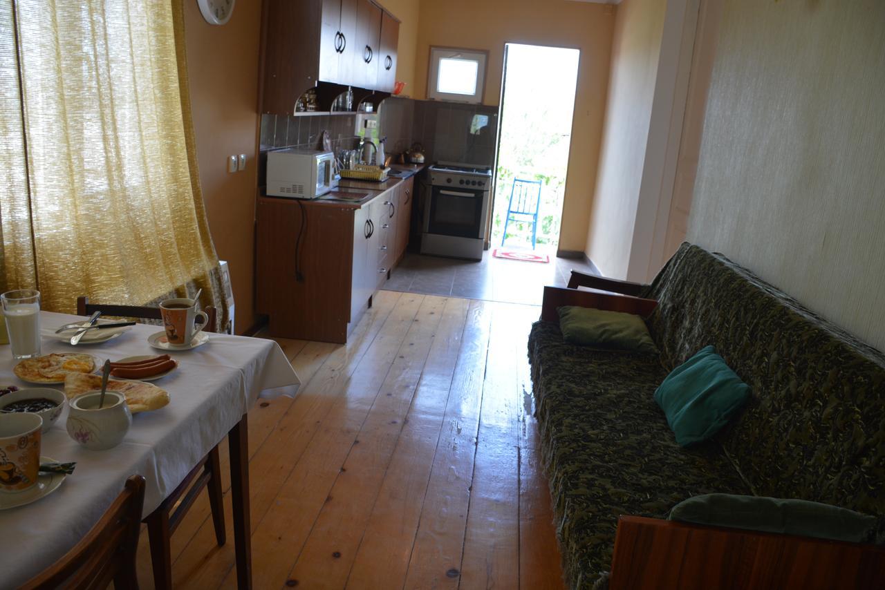Friends House Hotel คูทายสิ ภายนอก รูปภาพ