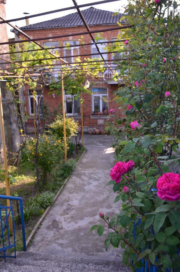 Friends House Hotel คูทายสิ ภายนอก รูปภาพ