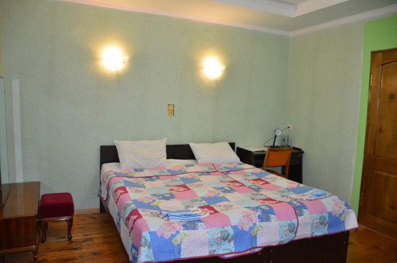 Friends House Hotel คูทายสิ ภายนอก รูปภาพ